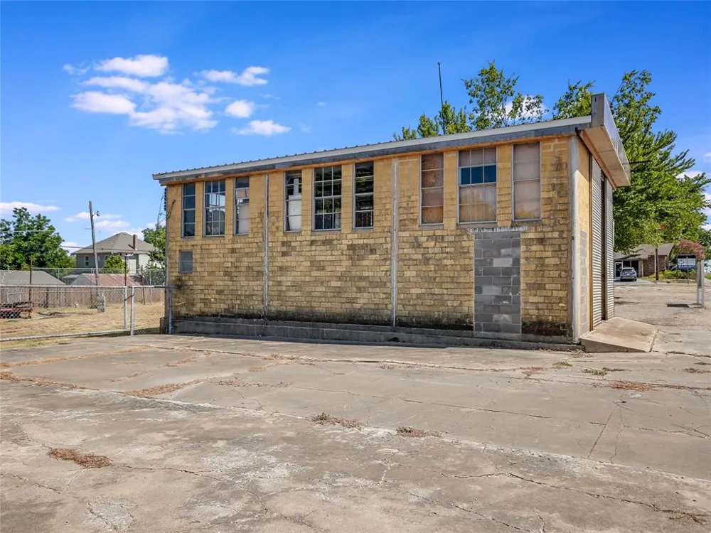 1018 Main Street Taylor, TX 76574