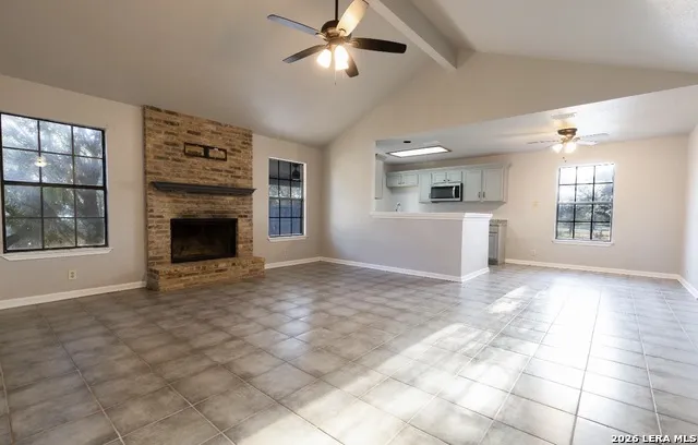 302 BAIN DR Devine, TX 78016