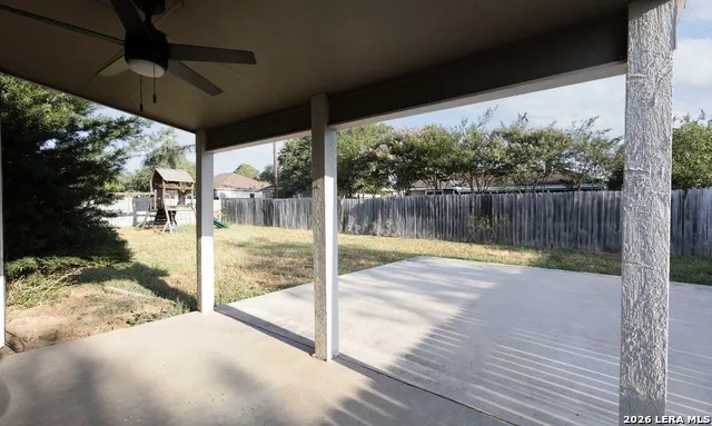 302 BAIN DR Devine, TX 78016