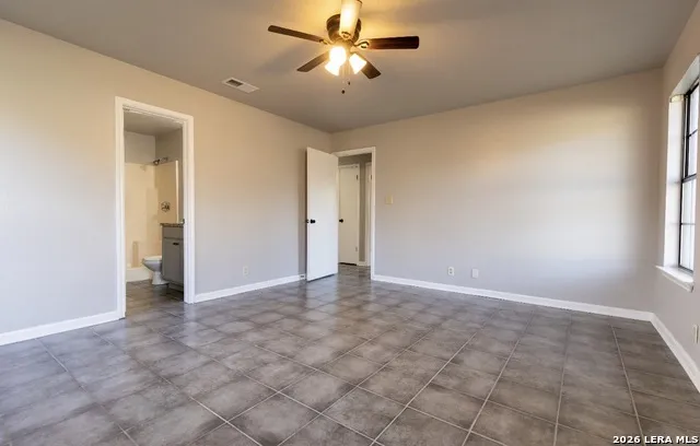 302 BAIN DR Devine, TX 78016