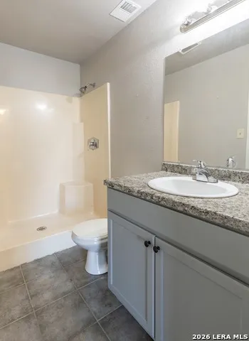 302 BAIN DR Devine, TX 78016
