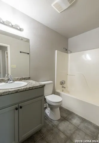 302 BAIN DR Devine, TX 78016
