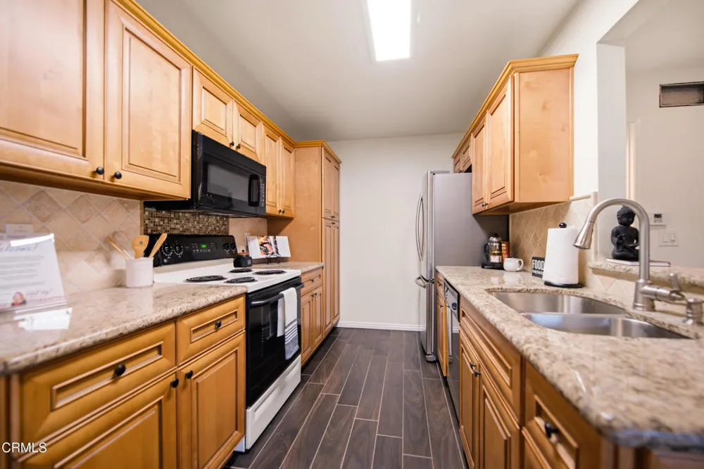 1124 Landsburn Circle Westlake Village, CA 91361