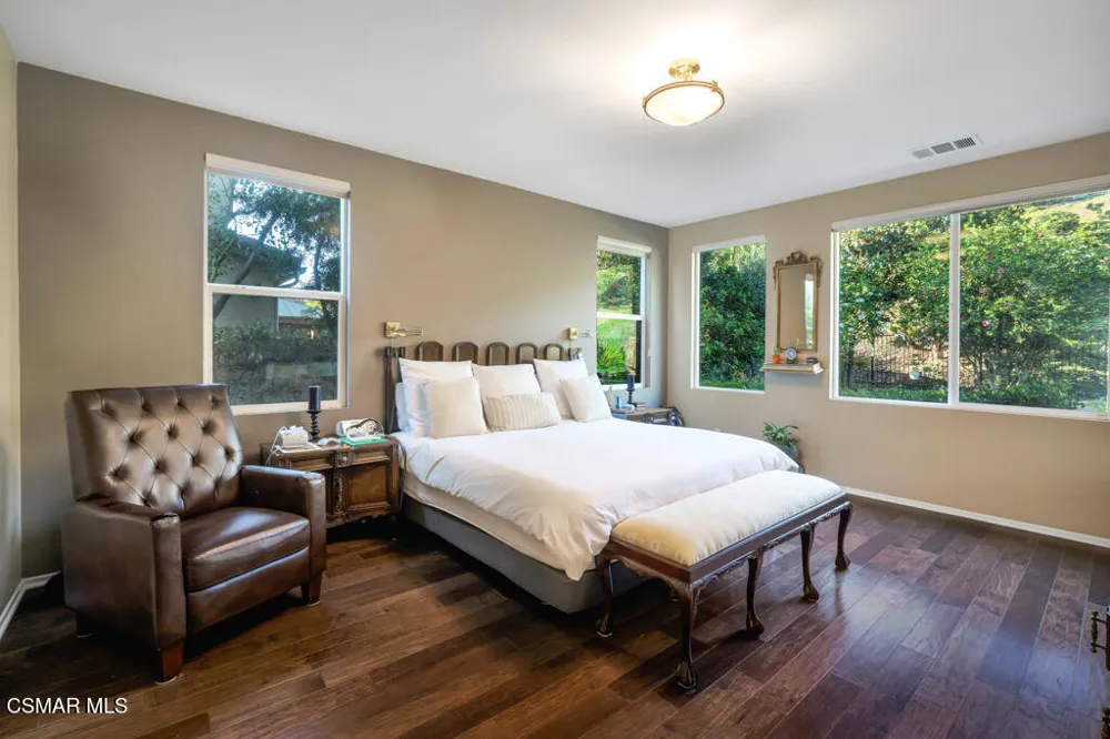 13849 Eaton Hollow Avenue Moorpark, CA 93021