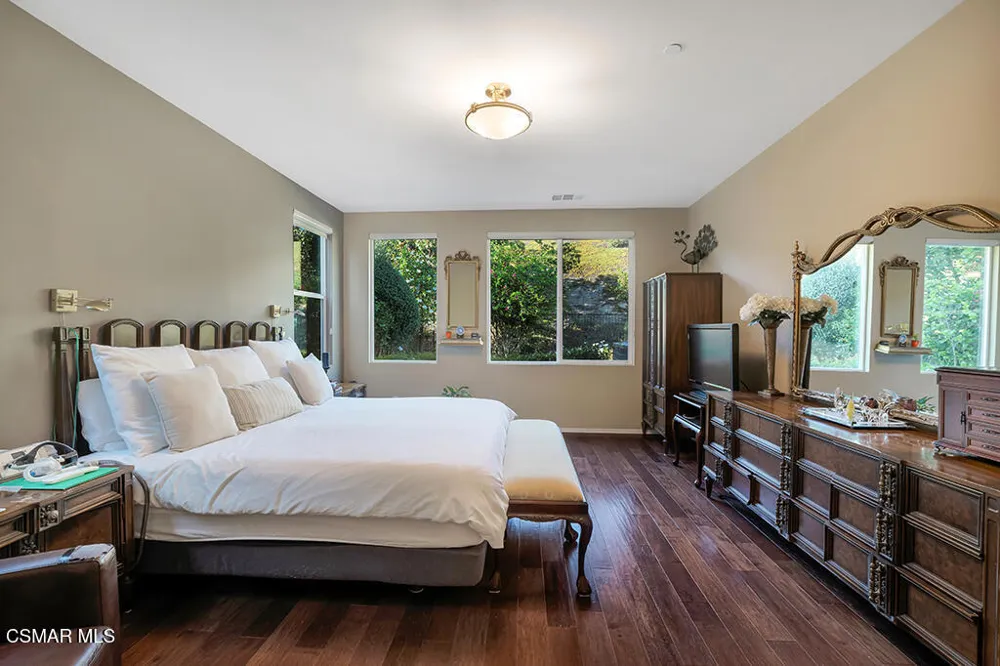 13849 Eaton Hollow Avenue Moorpark, CA 93021