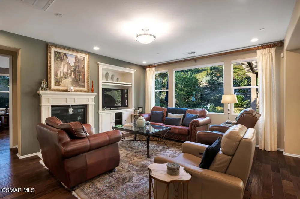 13849 Eaton Hollow Avenue Moorpark, CA 93021