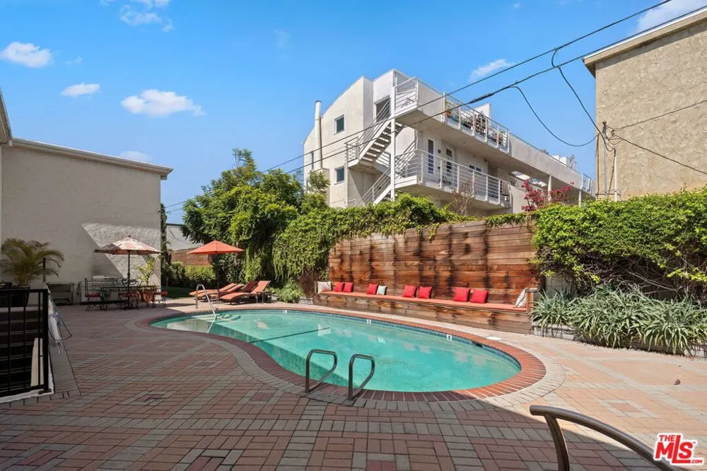 2721 2nd Street #205 Santa Monica, CA 90405