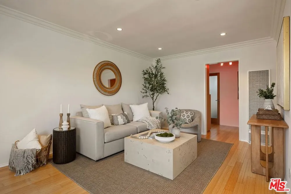 2721 2nd Street #205 Santa Monica, CA 90405
