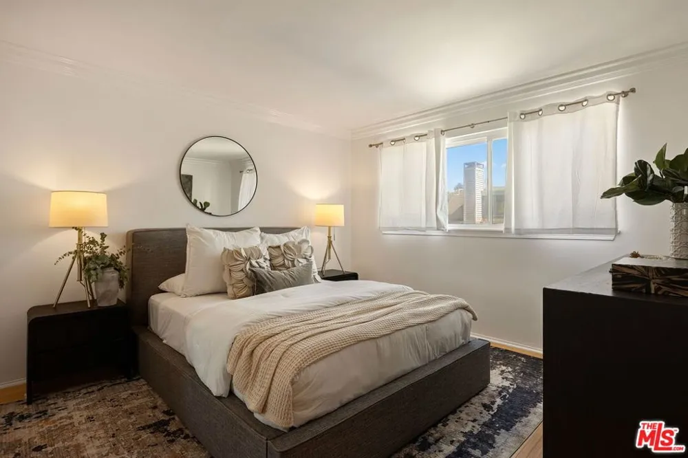 2721 2nd Street #205 Santa Monica, CA 90405