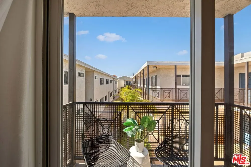 2721 2nd Street #205 Santa Monica, CA 90405