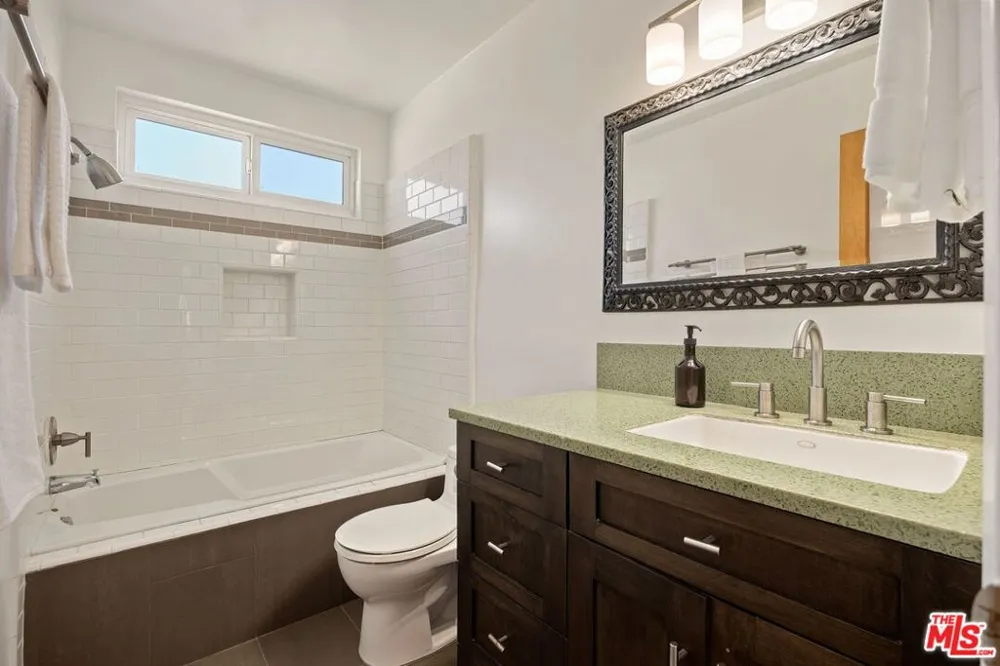 2721 2nd Street #205 Santa Monica, CA 90405