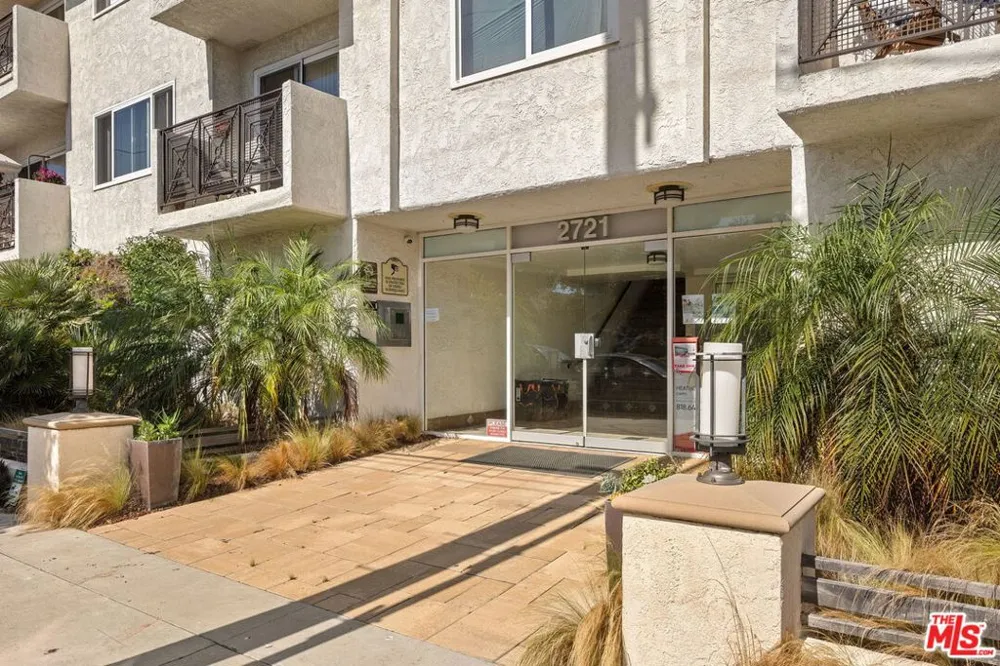 2721 2nd Street #205 Santa Monica, CA 90405