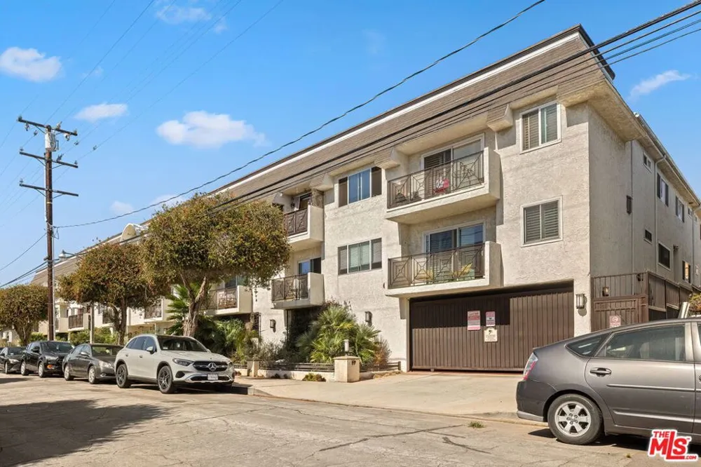 2721 2nd Street #205 Santa Monica, CA 90405