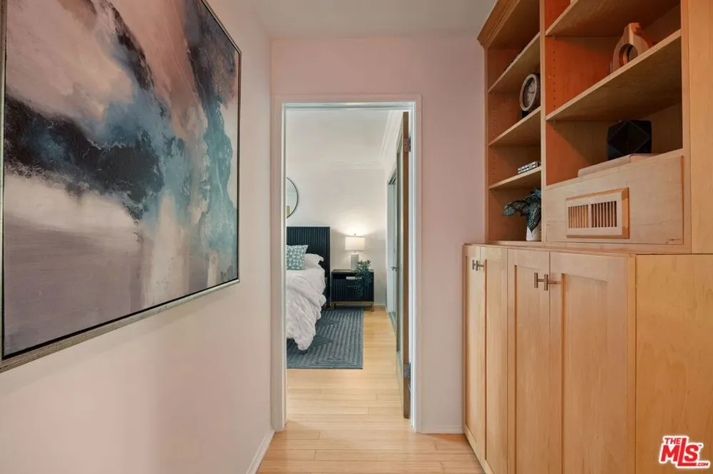 2721 2nd Street #205 Santa Monica, CA 90405
