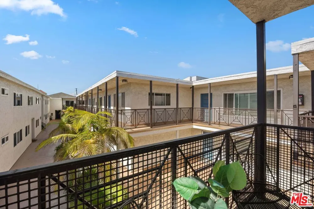 2721 2nd Street #205 Santa Monica, CA 90405