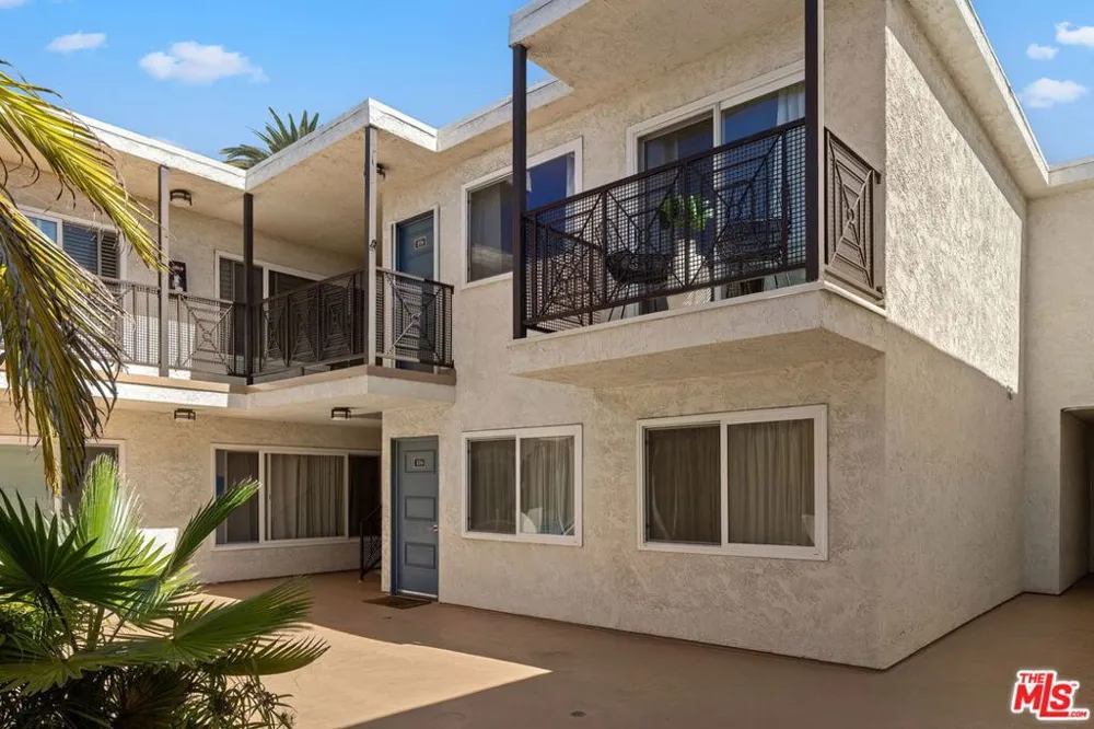 2721 2nd Street #205 Santa Monica, CA 90405