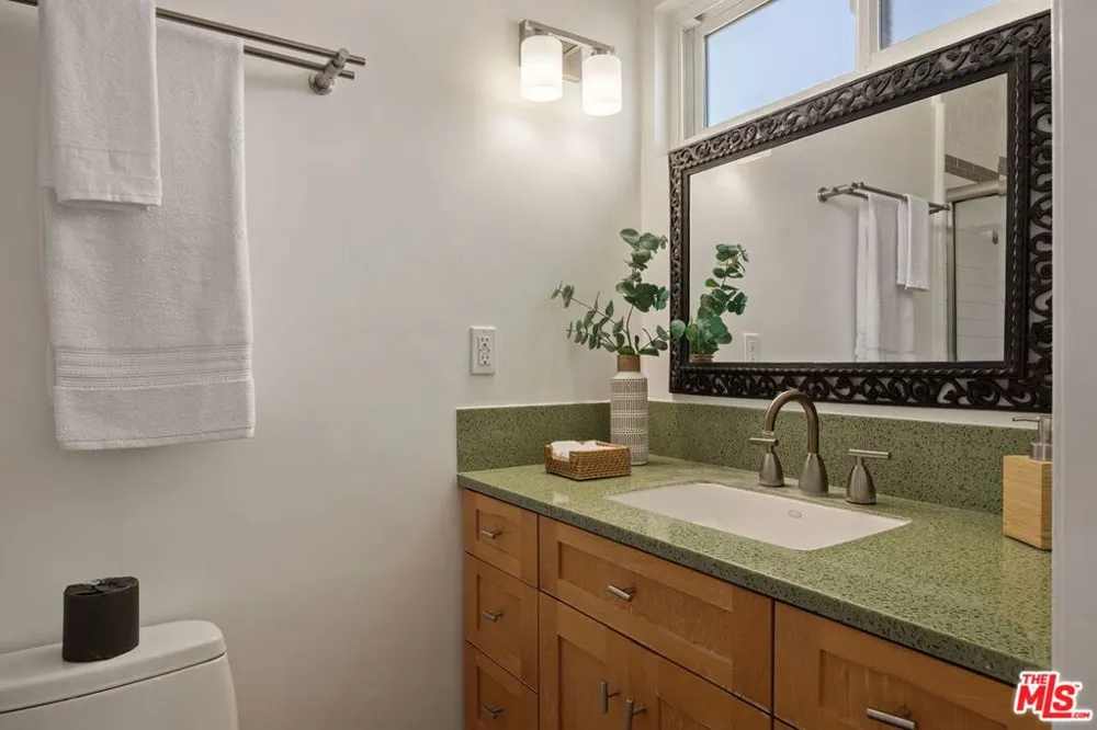 2721 2nd Street #205 Santa Monica, CA 90405
