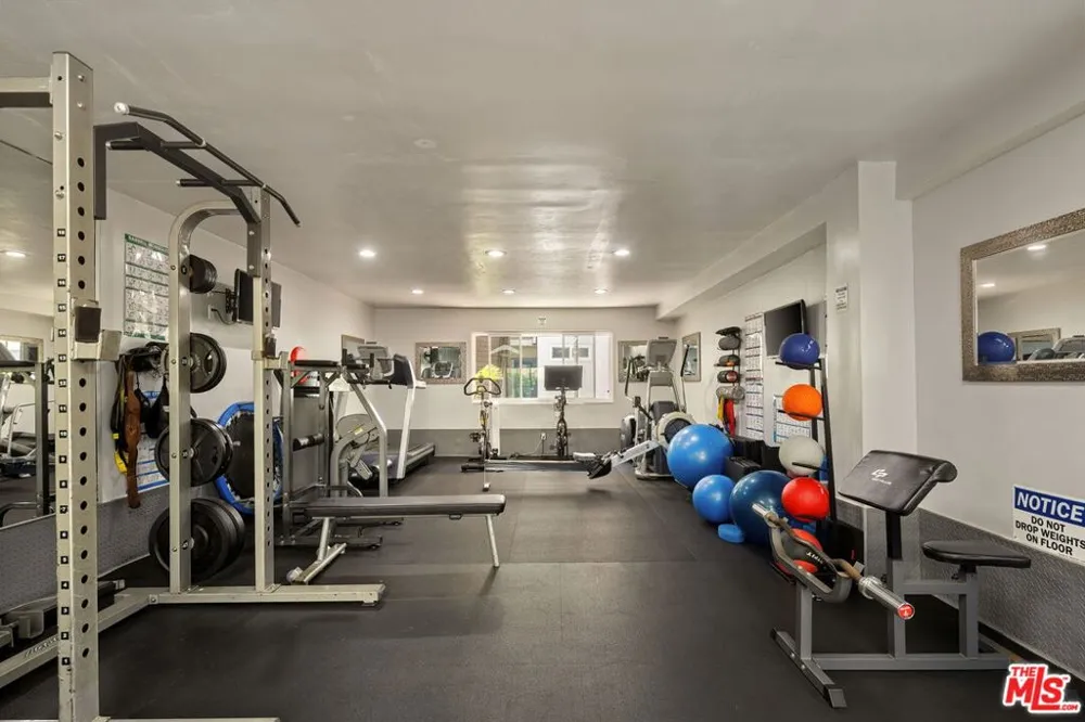 2721 2nd Street #205 Santa Monica, CA 90405