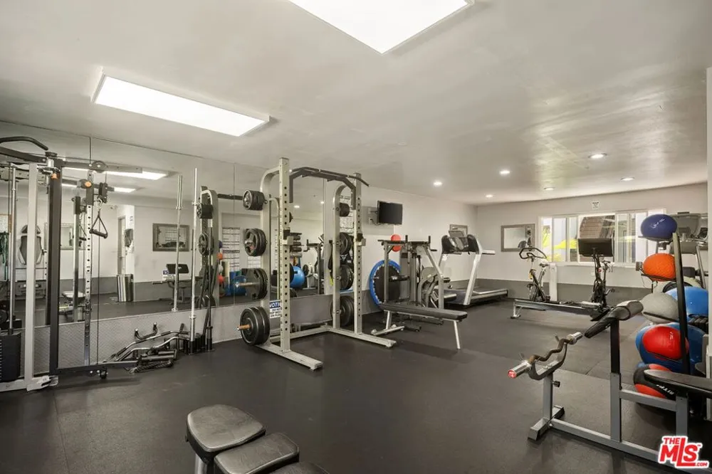 2721 2nd Street #205 Santa Monica, CA 90405