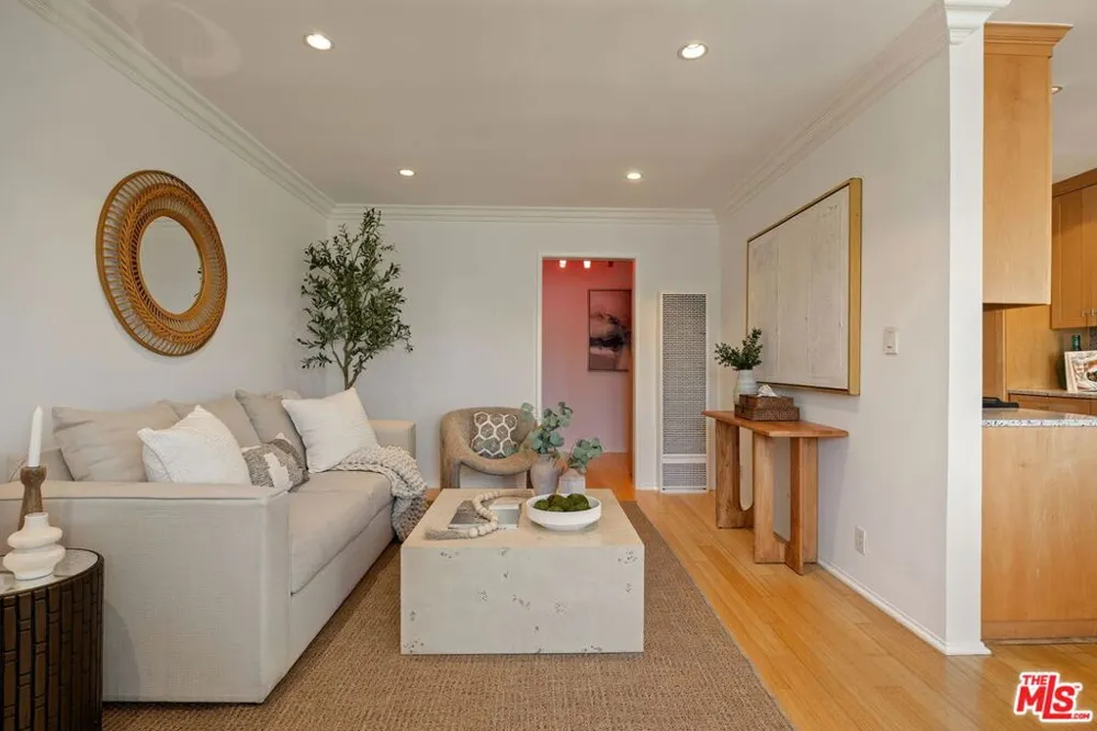 2721 2nd Street #205 Santa Monica, CA 90405