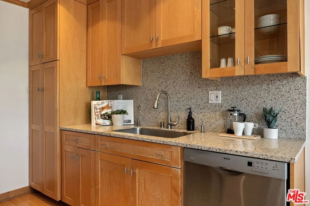 2721 2nd Street #205 Santa Monica, CA 90405