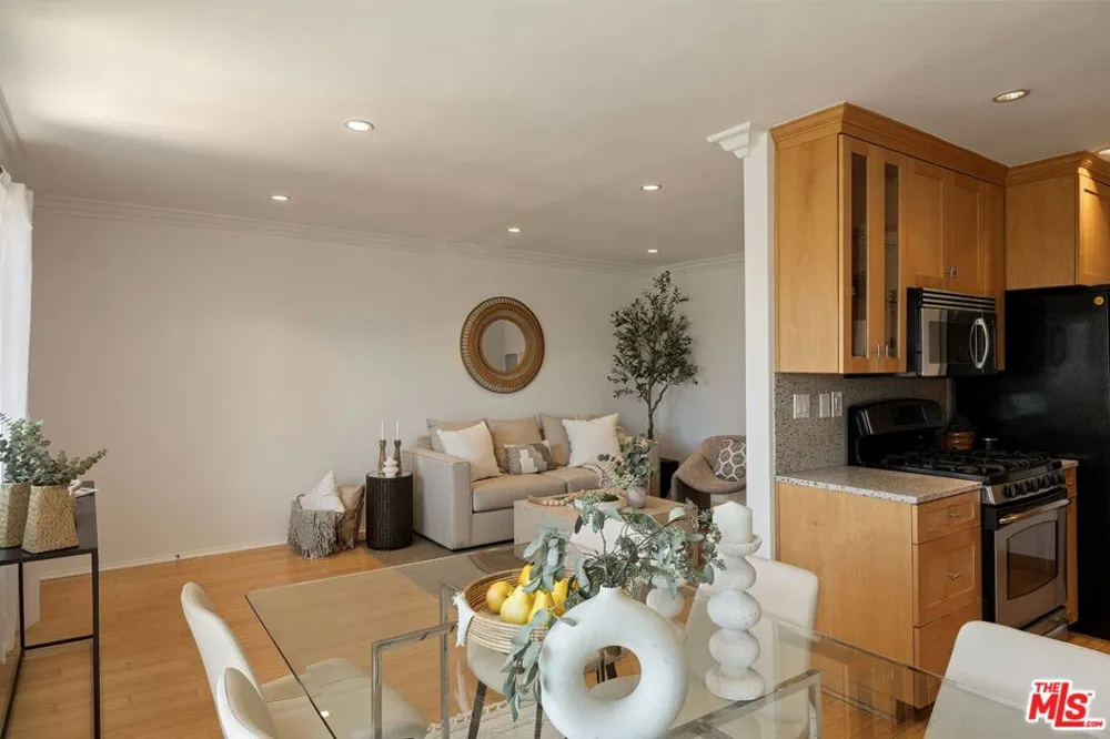 2721 2nd Street #205 Santa Monica, CA 90405