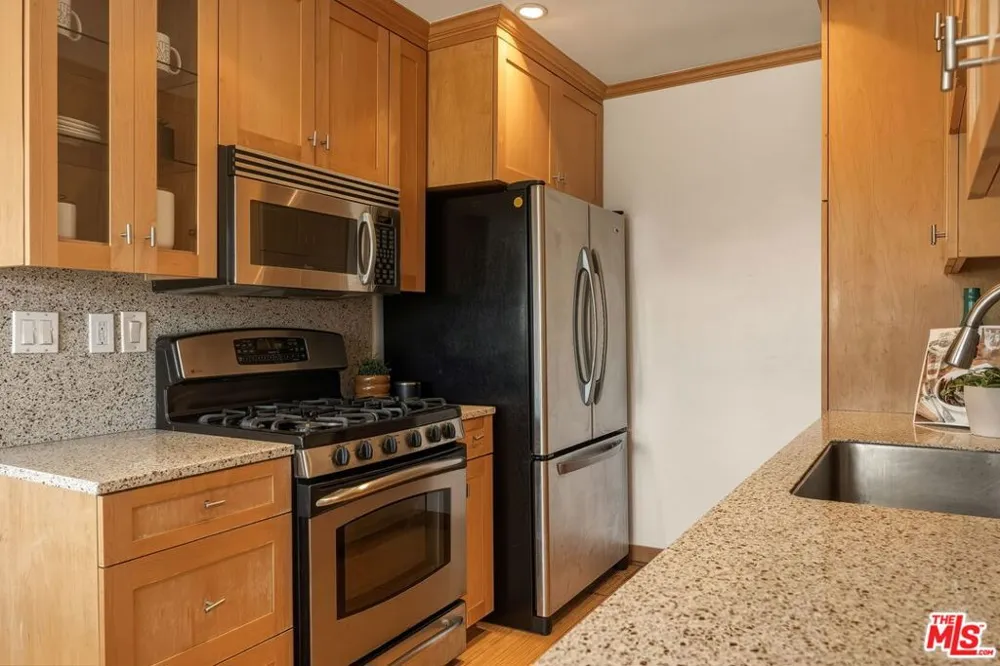 2721 2nd Street #205 Santa Monica, CA 90405