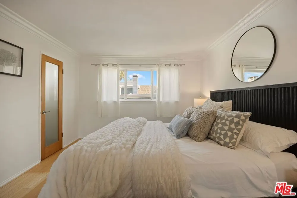 2721 2nd Street #205 Santa Monica, CA 90405