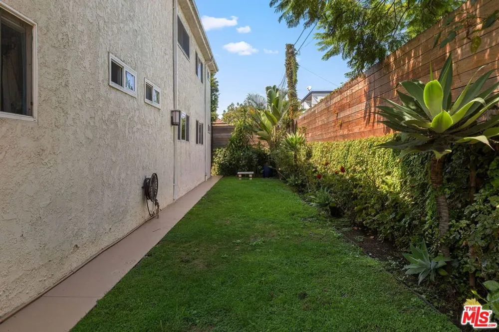 2721 2nd Street #205 Santa Monica, CA 90405