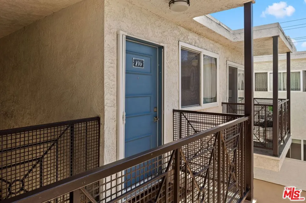 2721 2nd Street #205 Santa Monica, CA 90405