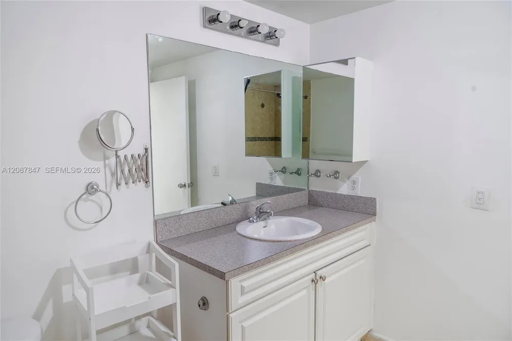 1 Glen Royal Pkwy #809 Miami, FL 33125