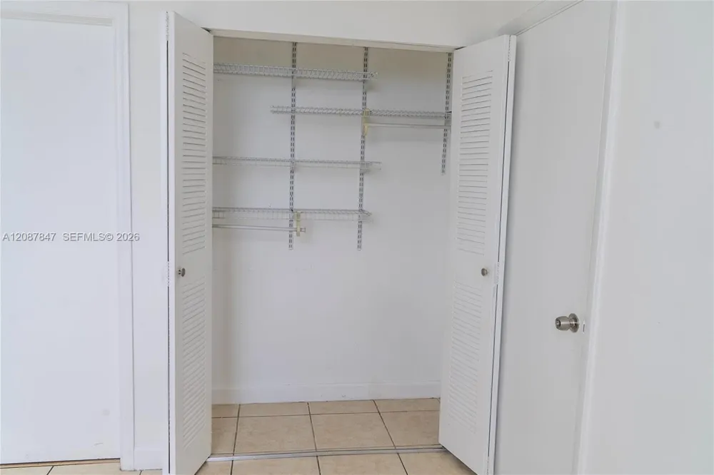 1 Glen Royal Pkwy #809 Miami, FL 33125