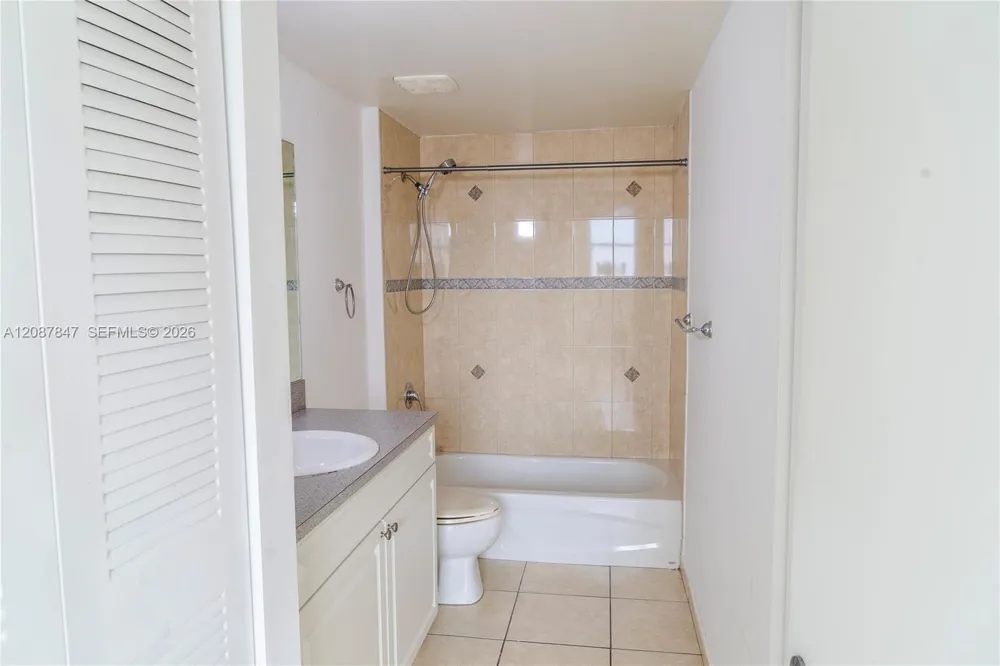 1 Glen Royal Pkwy #809 Miami, FL 33125