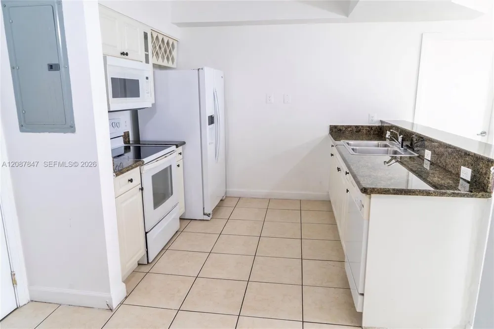 1 Glen Royal Pkwy #809 Miami, FL 33125