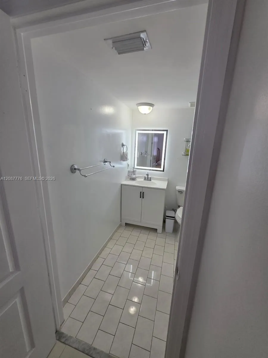4691 NW 9th St #204 Miami, FL 33126