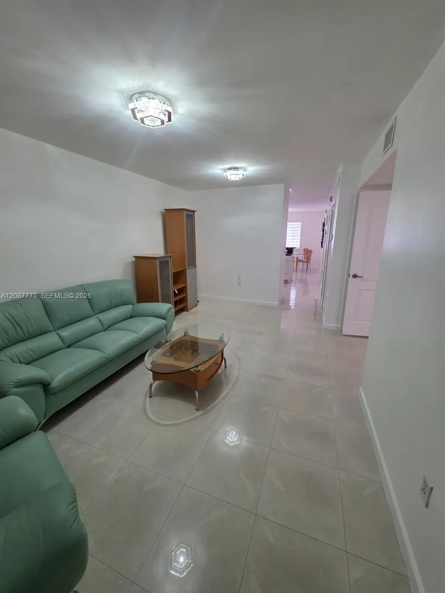 4691 NW 9th St #204 Miami, FL 33126