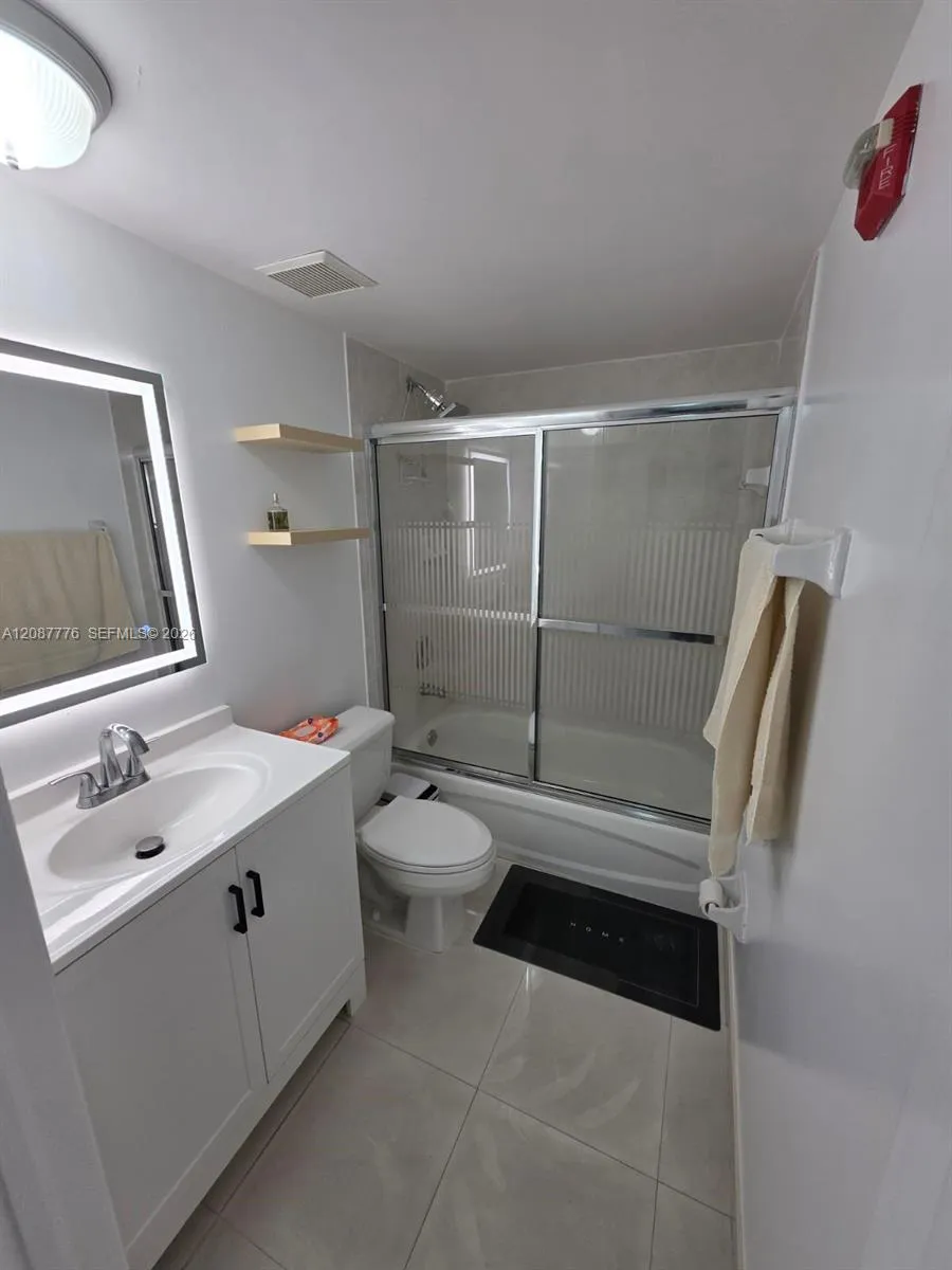 4691 NW 9th St #204 Miami, FL 33126