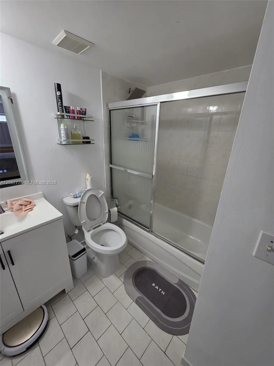 4691 NW 9th St #204 Miami, FL 33126