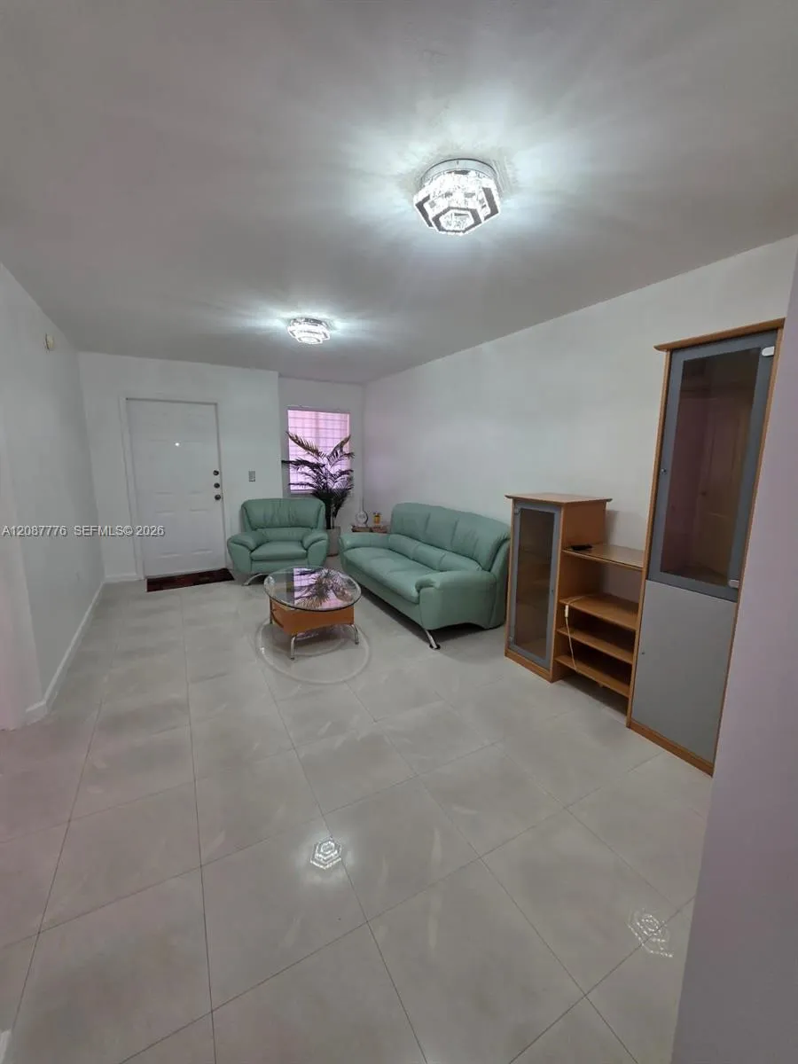 4691 NW 9th St #204 Miami, FL 33126