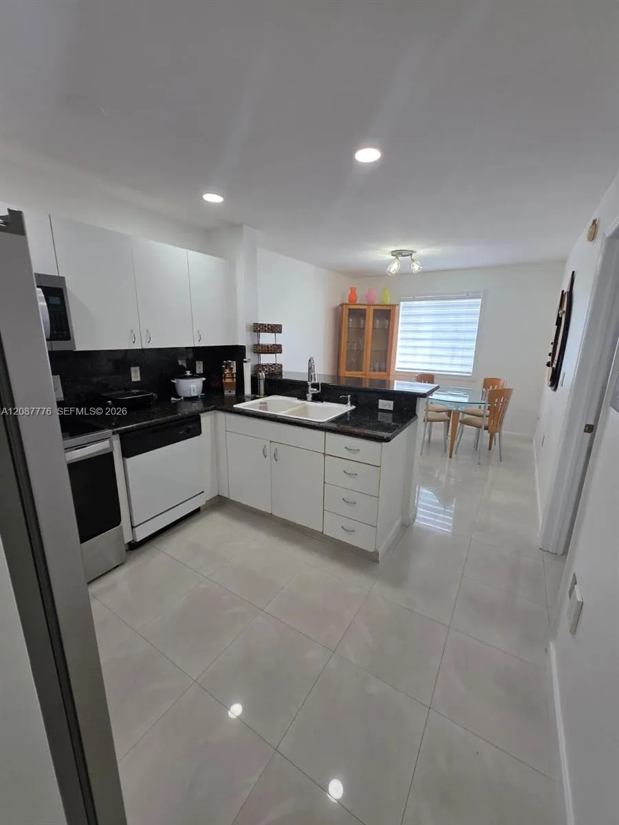 4691 NW 9th St #204 Miami, FL 33126
