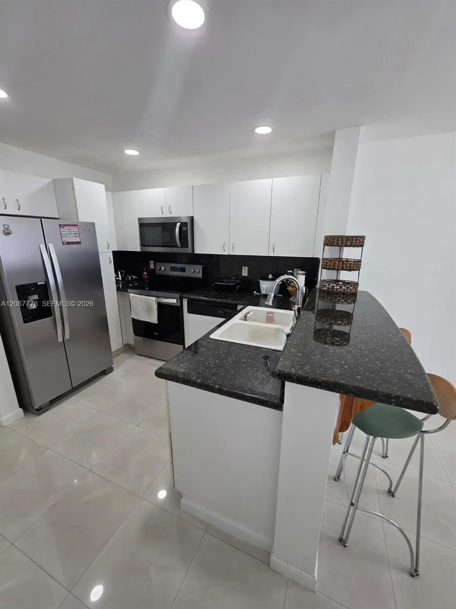 4691 NW 9th St #204 Miami, FL 33126