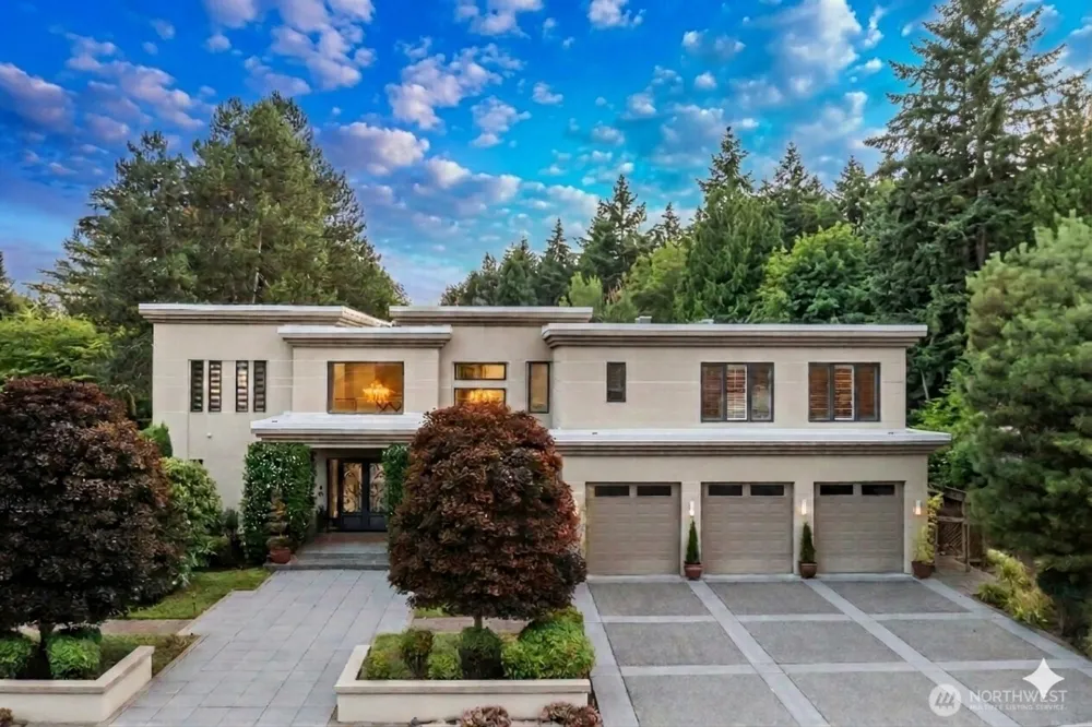 2 Crescent Key SE Bellevue, WA 98006
