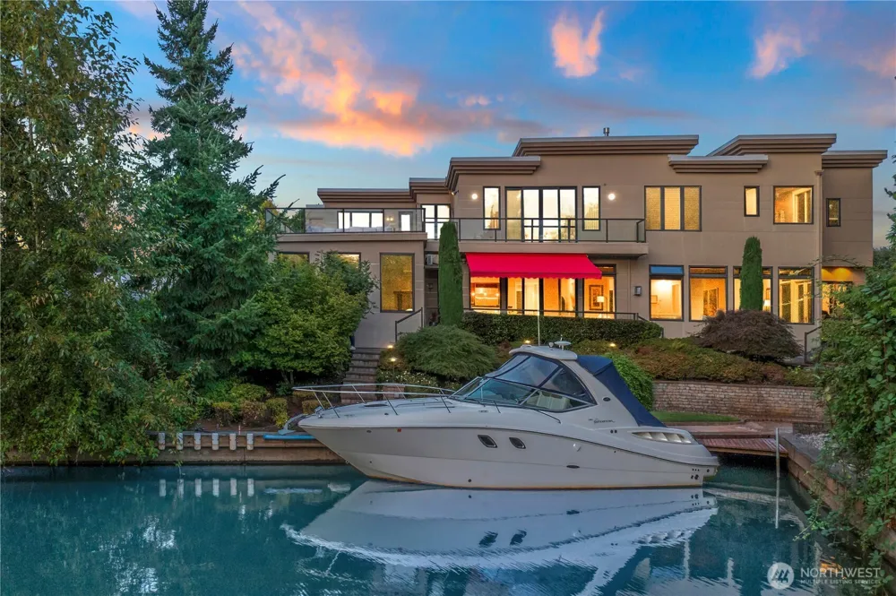 2 Crescent Key SE Bellevue, WA 98006
