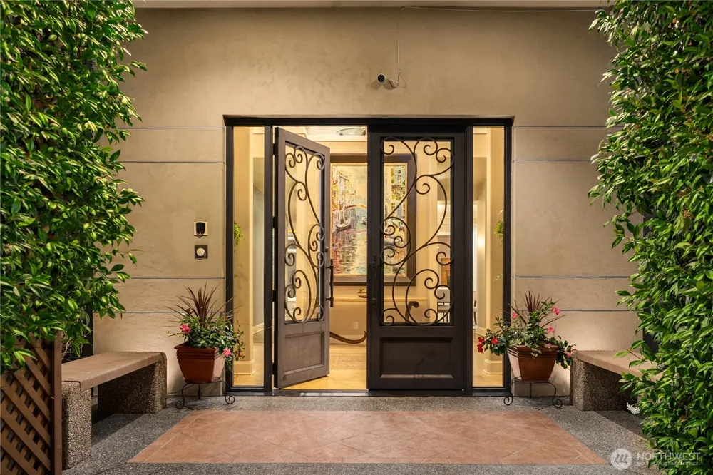 2 Crescent Key SE Bellevue, WA 98006