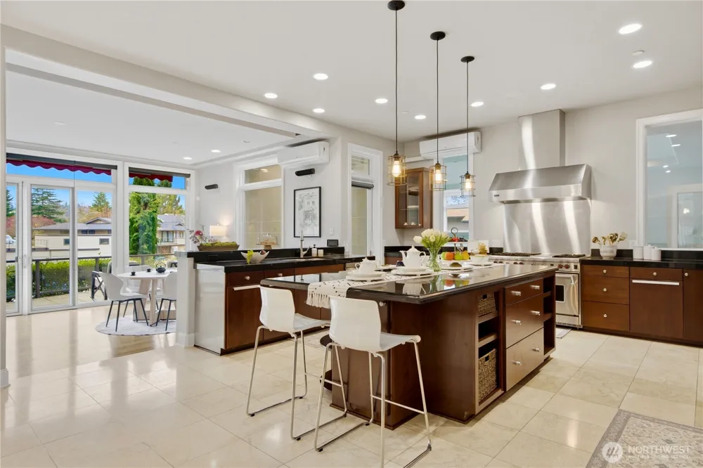 2 Crescent Key SE Bellevue, WA 98006