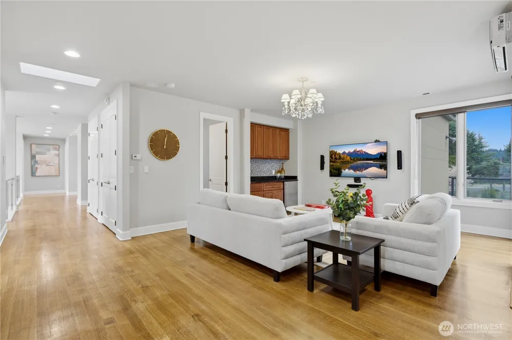 2 Crescent Key SE Bellevue, WA 98006
