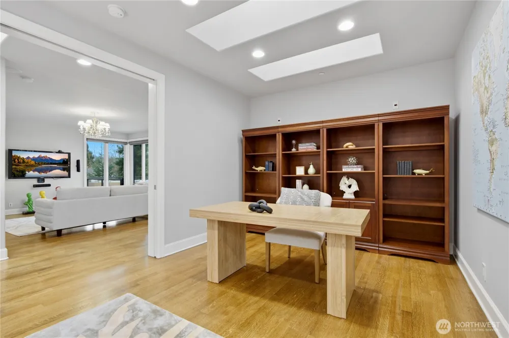 2 Crescent Key SE Bellevue, WA 98006