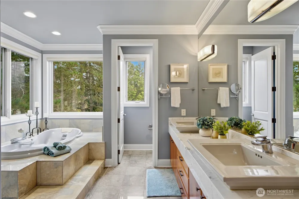 2 Crescent Key SE Bellevue, WA 98006