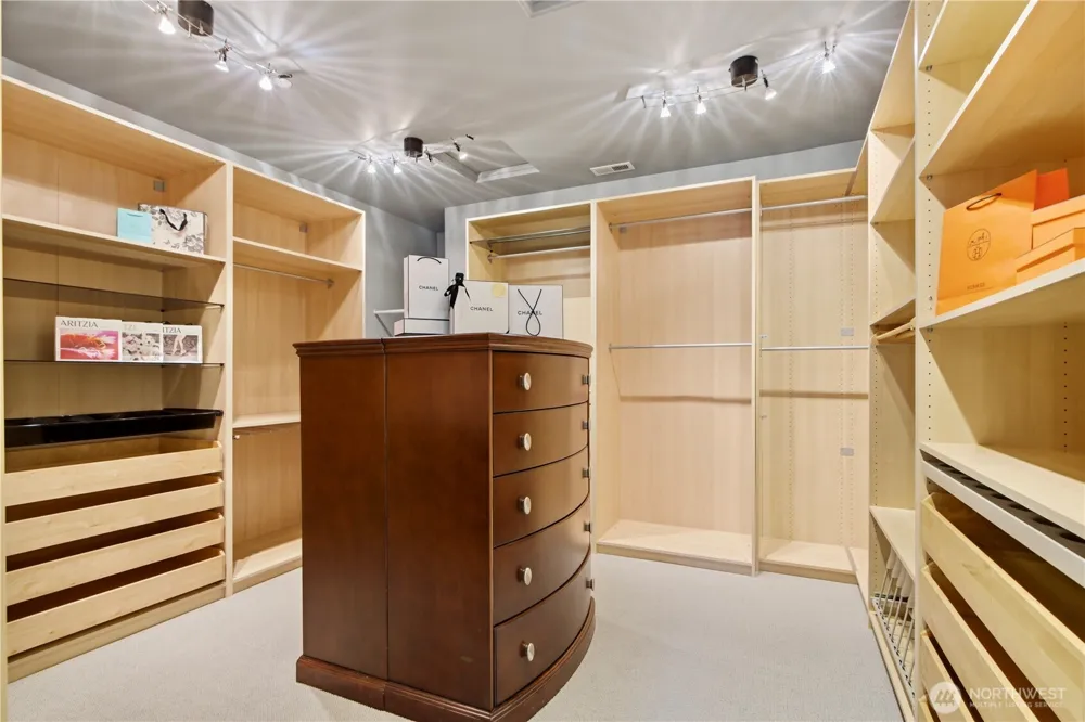 2 Crescent Key SE Bellevue, WA 98006