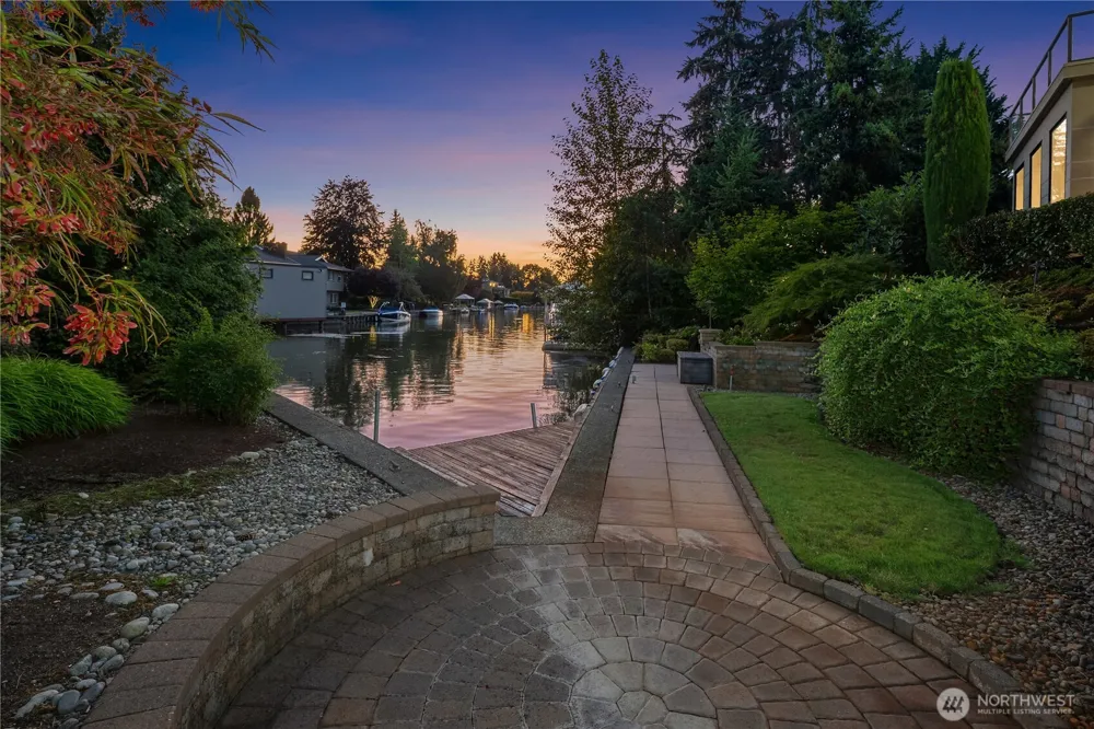 2 Crescent Key SE Bellevue, WA 98006